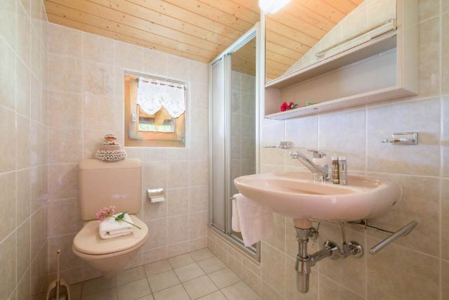 10. Bathroom with shower on the 1rst floor